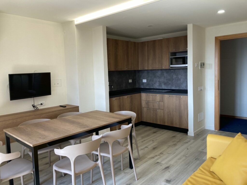 Suite with a kitchenette and a balcony